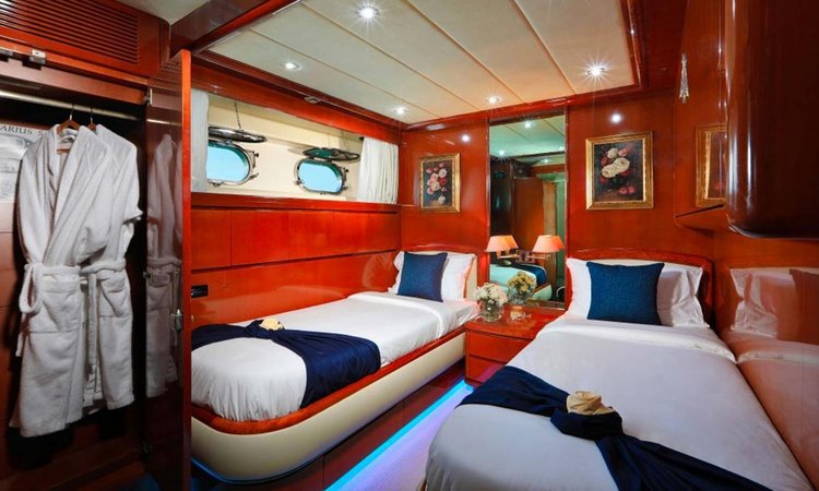 Discover Phuket surroundings on this 106ft Falcon boat