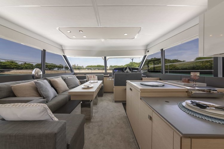 Discover St Petersburg surroundings on this MY5 Fountaine Pajot boat