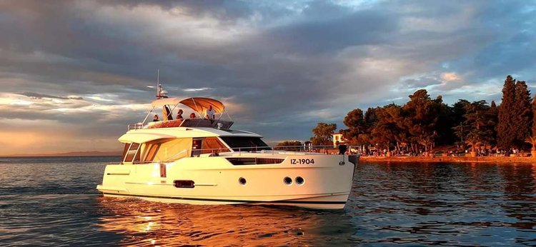 52.4 feet Greenline Yachts in great shape