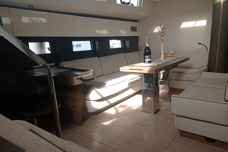 Boat rental in Athens area/Saronic/Peloponese, 