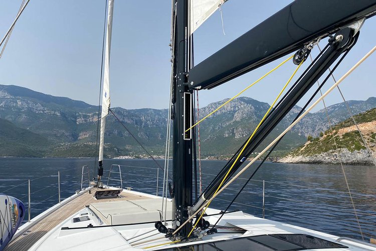 Discover Athens area/Saronic/Peloponese surroundings on this Oceanis Yacht 62 - 4 + 1	 Bénéteau boat