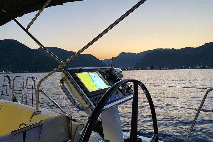 Boat rental in Athens area/Saronic/Peloponese, 