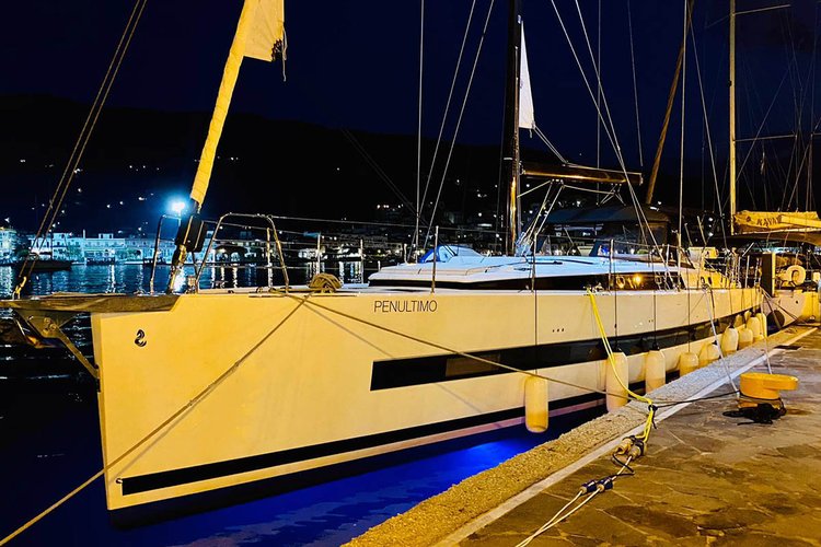 Bénéteau's 62.6 feet in Athens area/Saronic/Peloponese