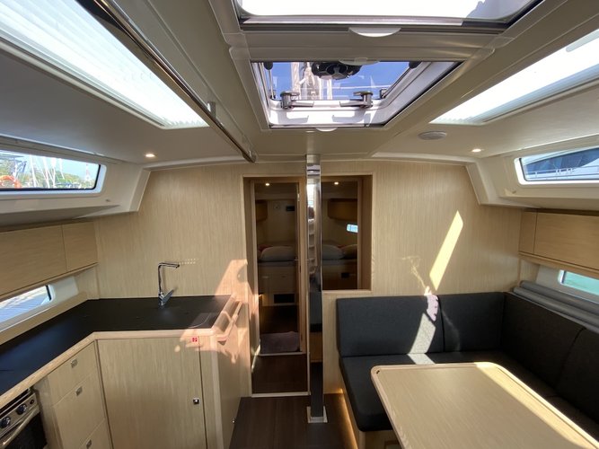 This 47.6' Bavaria Yachtbau cand take up to 10 passengers around Phuket