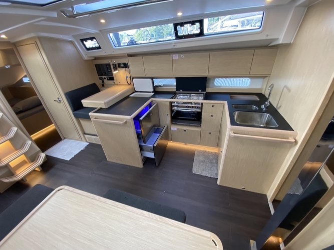 This 47.6' Bavaria Yachtbau cand take up to 10 passengers around Phuket