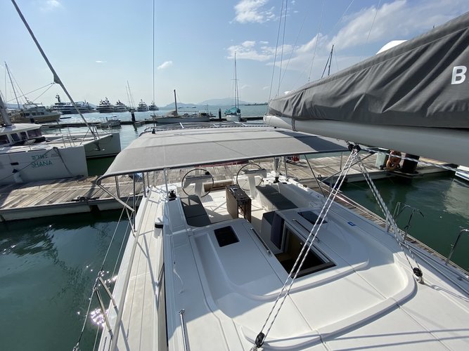 This 47.6' Bavaria Yachtbau cand take up to 10 passengers around Phuket