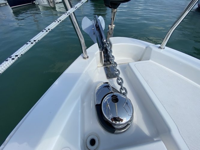This 47.6' Bavaria Yachtbau cand take up to 10 passengers around Phuket