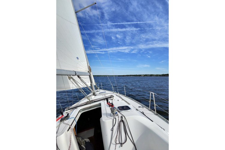 Sloop boat rental in Fathoms Hotel and Marina, NY