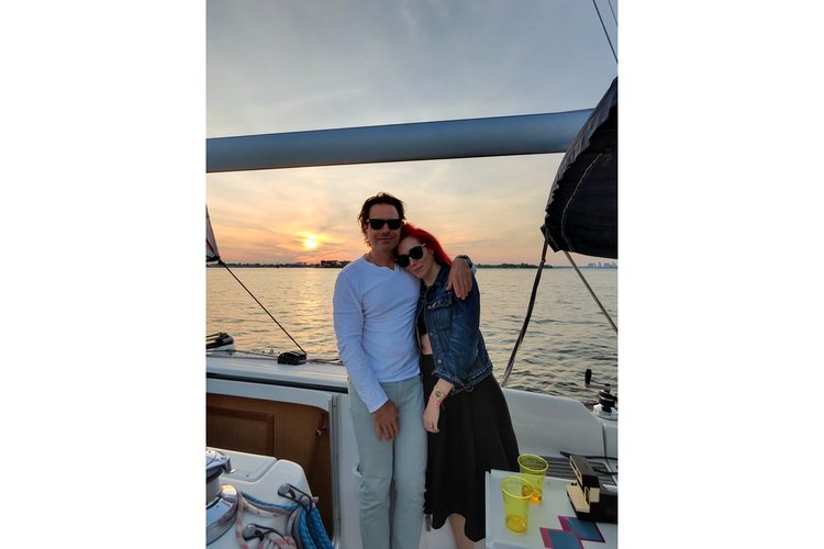Discover Port Washington surroundings on this Oceanis 343 Beneteau boat
