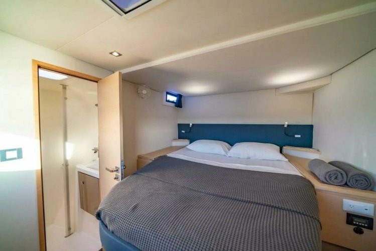 This 50.0' Fountaine Pajot cand take up to 12 passengers around La Paz, BCS
