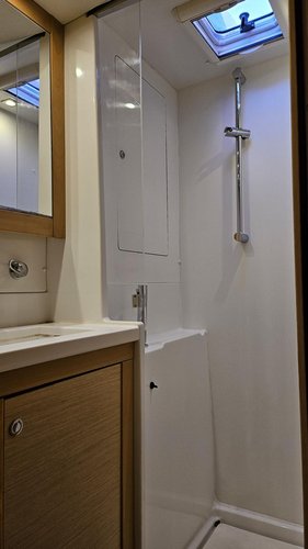 Beautiful sailboat for rent, ideal for fun in the sun