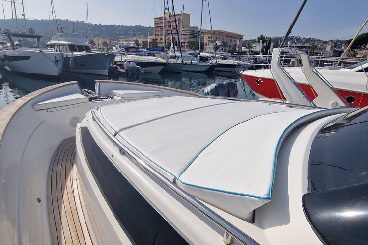 Boating is fun with a Walkaround in golfe juan