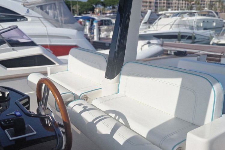 Walkaround boat rental in Port camille rayon, France