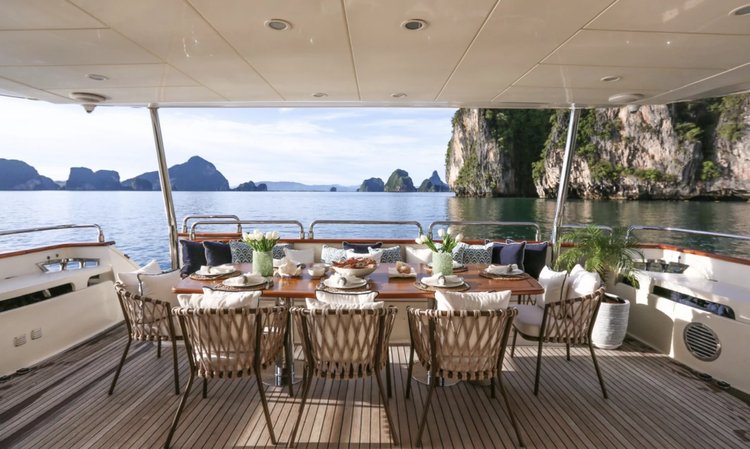 Discover Phuket surroundings on this Astondoa Astondoa boat