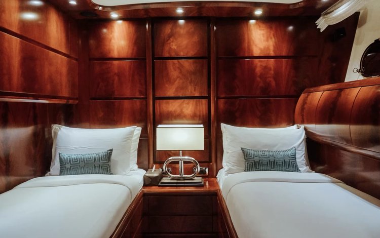 Discover Phuket surroundings on this Astondoa Astondoa boat
