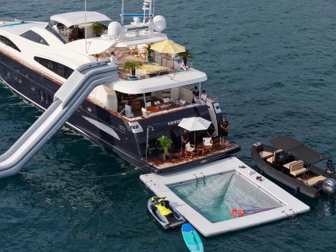 100.0 feet Astondoa in great shape