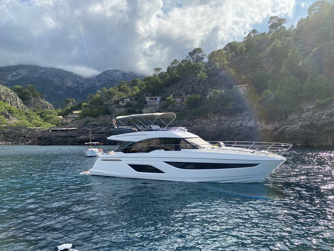 Up to 9 persons can enjoy a ride on this Bavaria Yachtbau boat