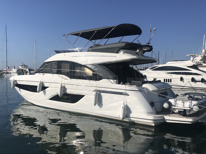 Discover Palma de Mallorca surroundings on this Bavaria R55 Bavaria Yachtbau boat