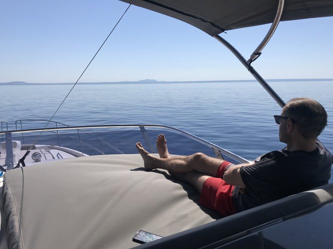 Up to 9 persons can enjoy a ride on this Bavaria Yachtbau boat