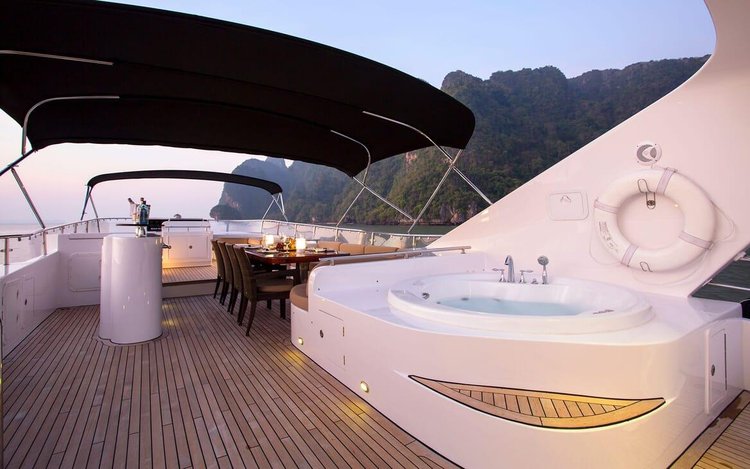 Discover Phuket surroundings on this 100 Bilgin boat