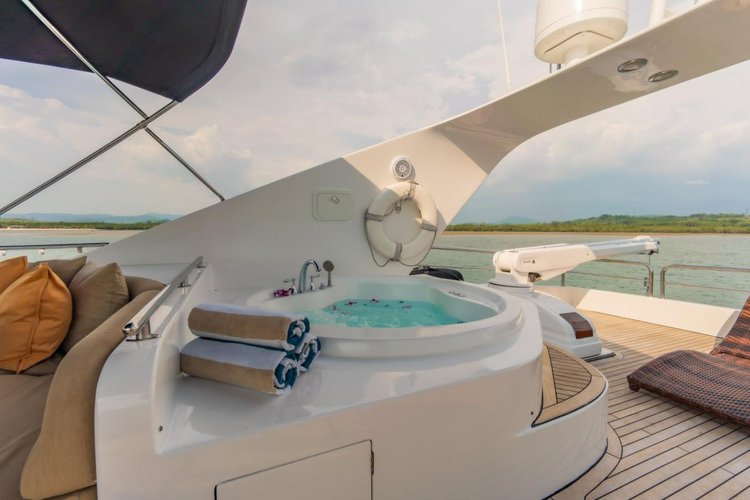 Up to 20 persons can enjoy a ride on this Mega yacht boat