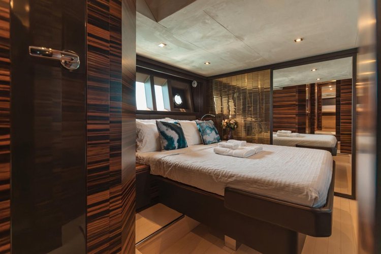 Discover Phuket surroundings on this 58 Fly Cranchi boat
