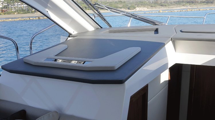 Boating is fun with a Motor boat in Palma de Mallorca