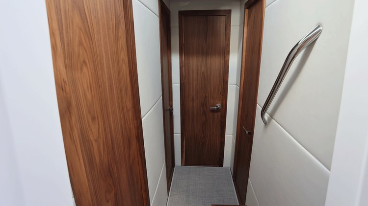 This 39.3' Karnic cand take up to 10 passengers around Palma de Mallorca