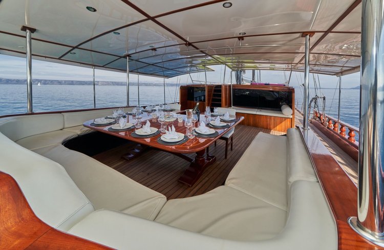 Up to 16 persons can enjoy a ride on this Gulet boat