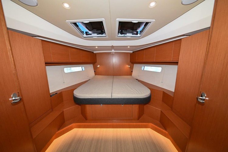This 45.8' Bavaria Yachtbau cand take up to 10 passengers around Zadar