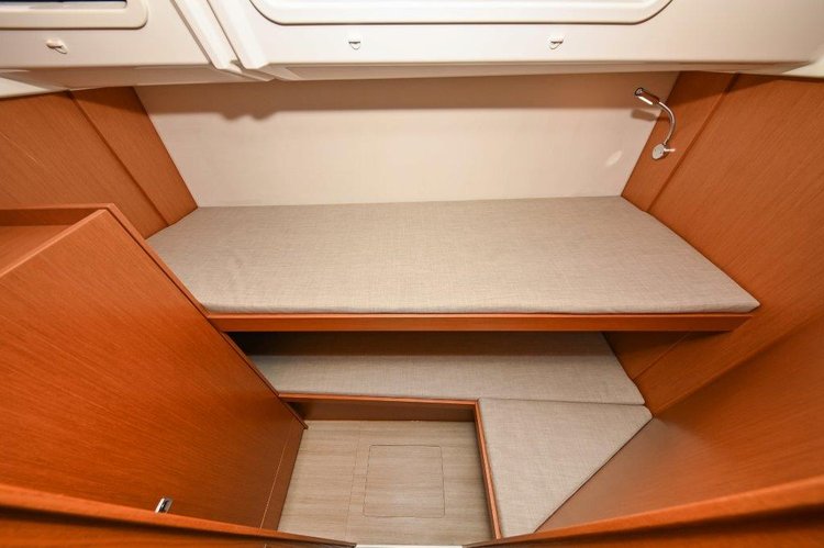 Up to 10 persons can enjoy a ride on this Bavaria Yachtbau boat