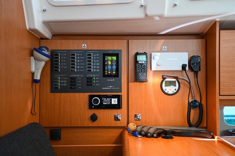 This 45.8' Bavaria Yachtbau cand take up to 10 passengers around Zadar