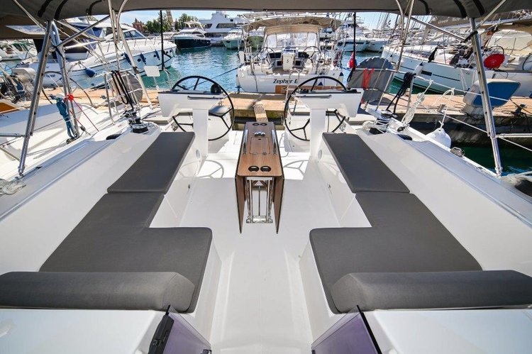 Monohull boat rental in Marina Zadar, Croatia