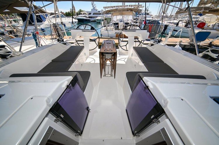 Up to 10 persons can enjoy a ride on this Bavaria Yachtbau boat