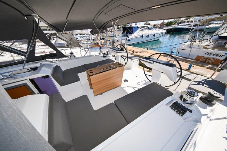 Monohull boat rental in Marina Zadar, Croatia
