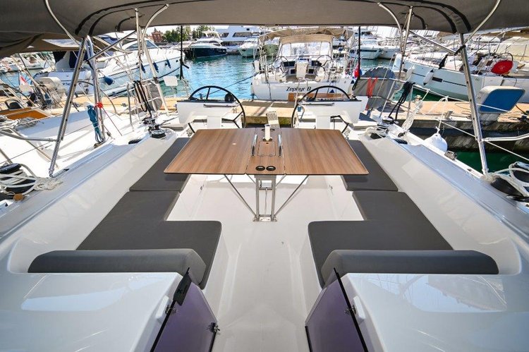 Up to 10 persons can enjoy a ride on this Bavaria Yachtbau boat