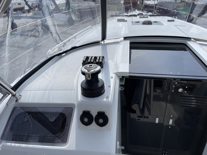 Up to 6 persons can enjoy a ride on this Beneteau boat