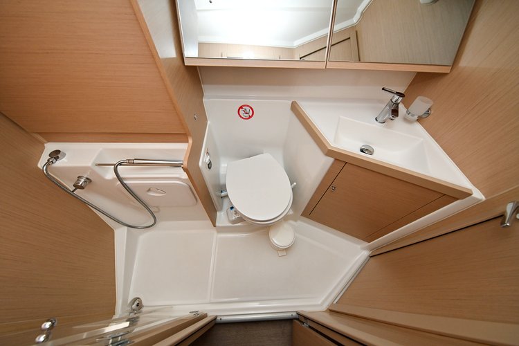 Monohull boat rental in Marina Zadar, Croatia