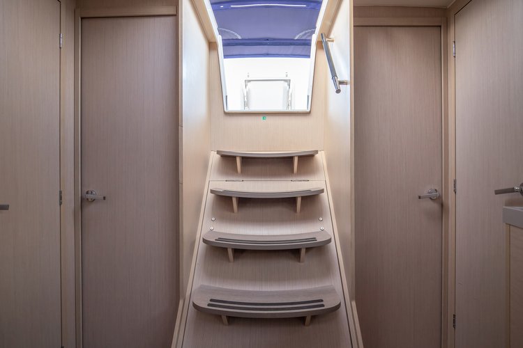 This 47.9' Beneteau cand take up to 10 passengers around Castiglioncello