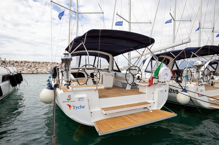Monohull boat rental in Marina Cala de' Medici, Italy