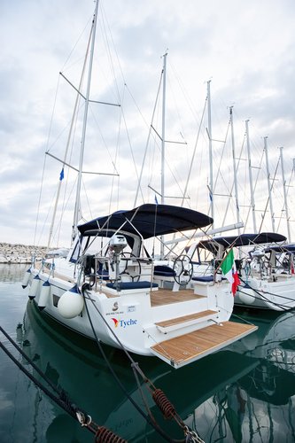 Discover Castiglioncello surroundings on this Oceanis 46.1 Beneteau boat
