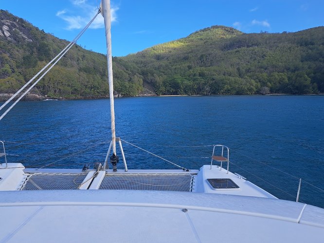 Up to 10 persons can enjoy a ride on this Lagoon boat