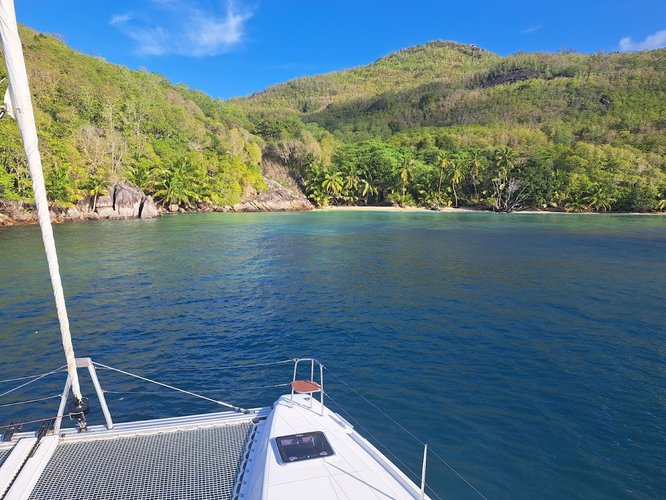 Lagoon boat for rent in Mahe, Victoria