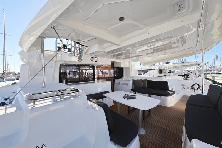 Discover Sukošan surroundings on this Lagoon 46  Lagoon boat
