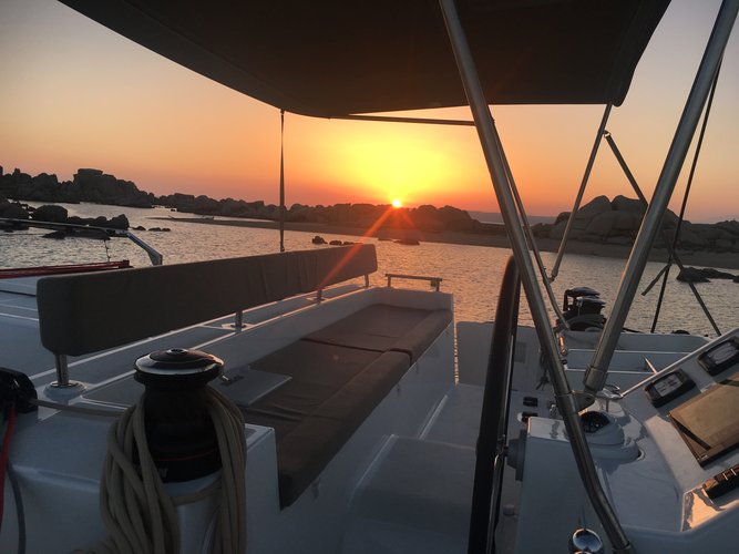 This 45.8' Lagoon cand take up to 12 passengers around Rome