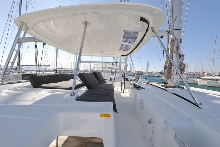 Lagoon boat for rent in Sukošan