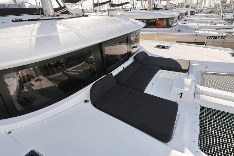 Lagoon boat for rent in Sukošan