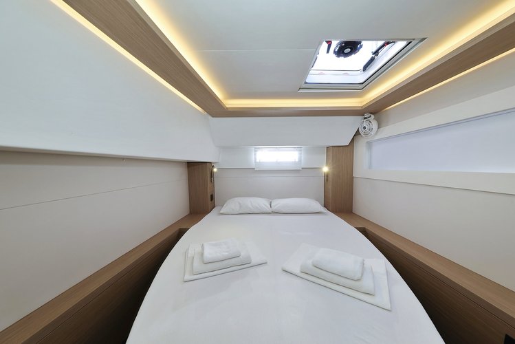 Lagoon boat for rent in Sukošan