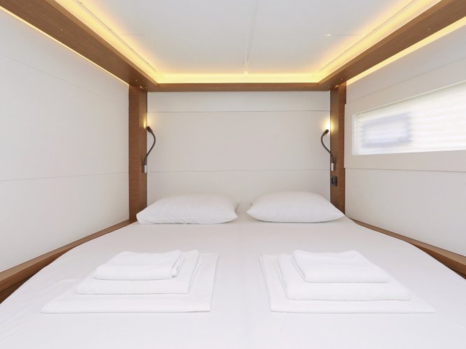 Discover Sukošan surroundings on this Lagoon 46  Lagoon boat