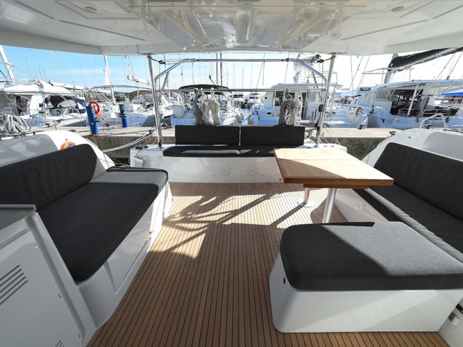 Discover Sukošan surroundings on this Lagoon 46  Lagoon boat